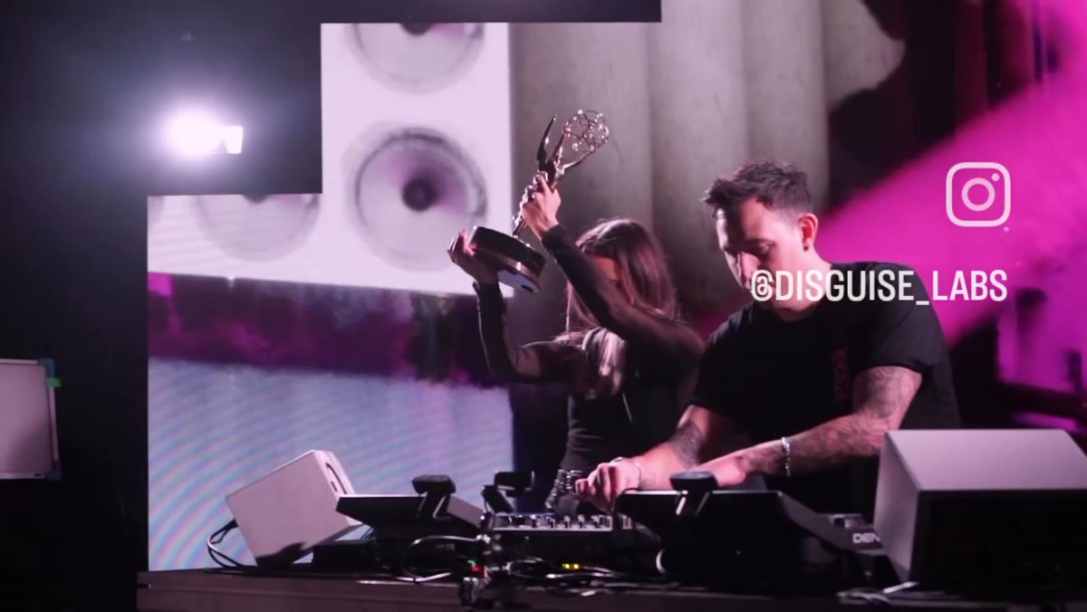DJs performing the live set